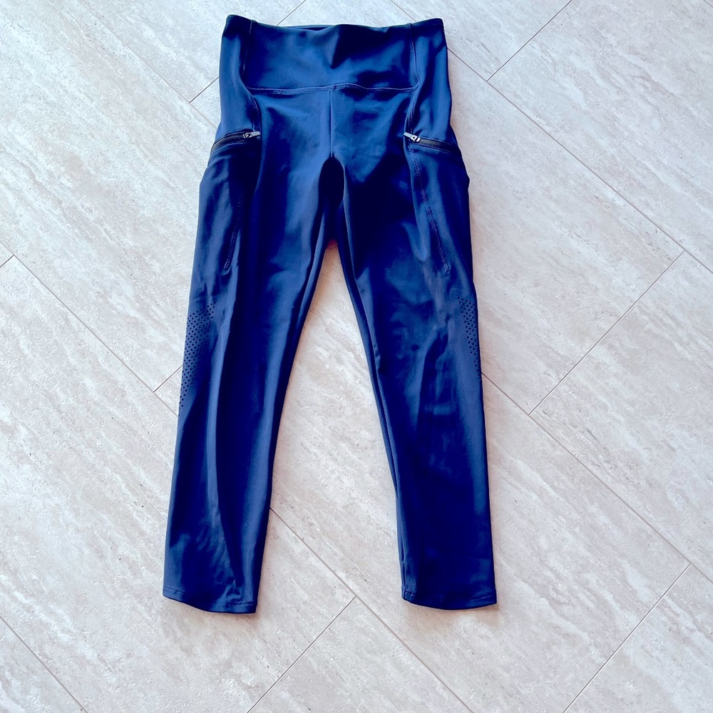 PINK Active leggings. Navy. Size small NWT***